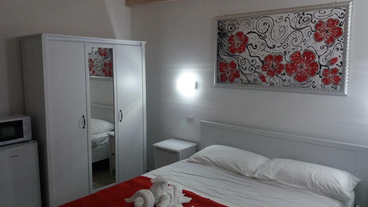 B&B Lady Jolanda Порто-Чезарео Экстерьер фото